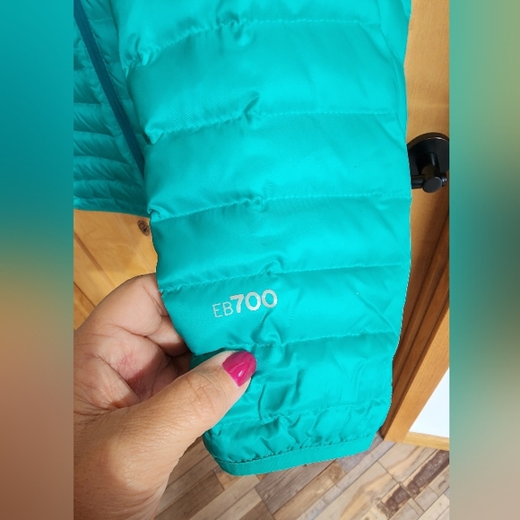 EDDIE BAUER Packable Puff Jacket, Size Medium - Picture 6 of 11